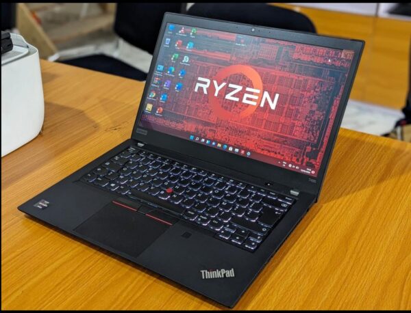 Lenovo X395 Rysen 5pro équivalent à un Core-i7 de 9ieme génération et 2G dédié